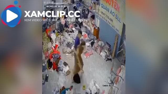 Thành phố Vinh: đang livestream bán hàng thì bị khách lạ xông vào làm bậy