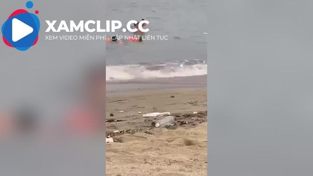 Clip cặp đôi bem nhau dưới biển Sầm Sơn hot nhất hôm nay