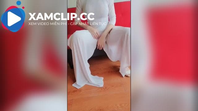 Bé Na dâm đãng hot girl Twitter và tà áo dài gợi tình