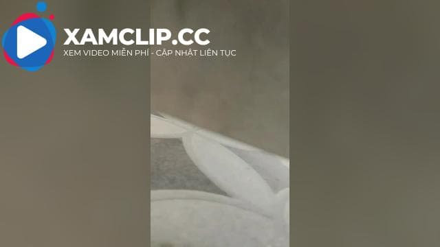 Clip quay lén chị quản lý TGDD trong WC