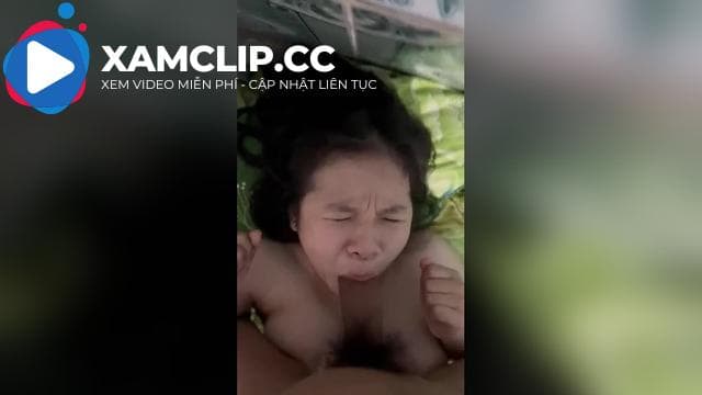 Mồm em thì nhỏ mà anh cứ bắt mút cây kem khổng lồ