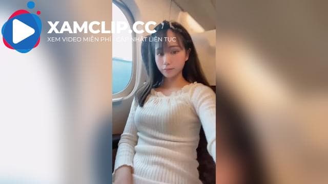 Siêu phẩm thiên thần vụng trộm trên tàu điện hot nhất hôm nay