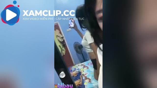 Em học sinh xinh gái điên đảo, tự quay không hề live