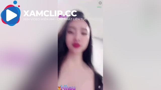 gái xinh trả kèo đi tắm trực tiếp trên live với quần lót lọt khe