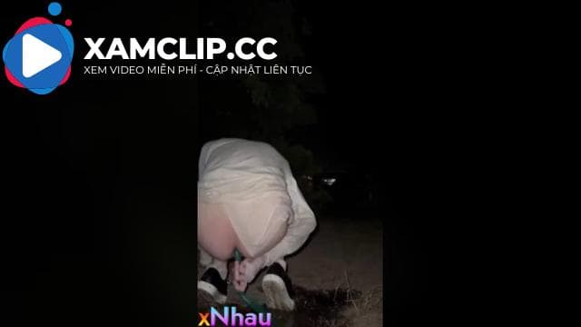 E HS chs ngu nửa đêm chọc vòi nước vào lỗ đít bắn nước tung toé