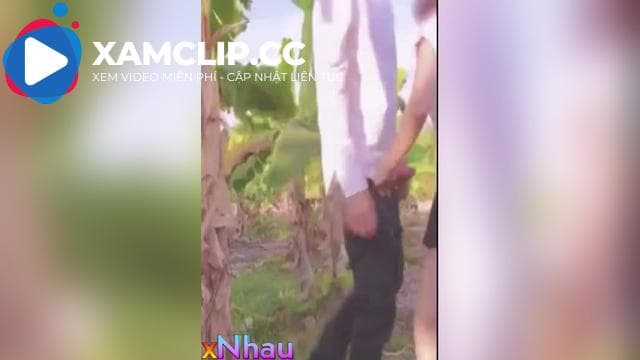 Đưa con em họ ra vườn chuối hóng gió địt cho mát