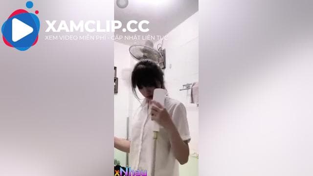 Em học sinh tắm chuồng hàng ngon thủ dâm