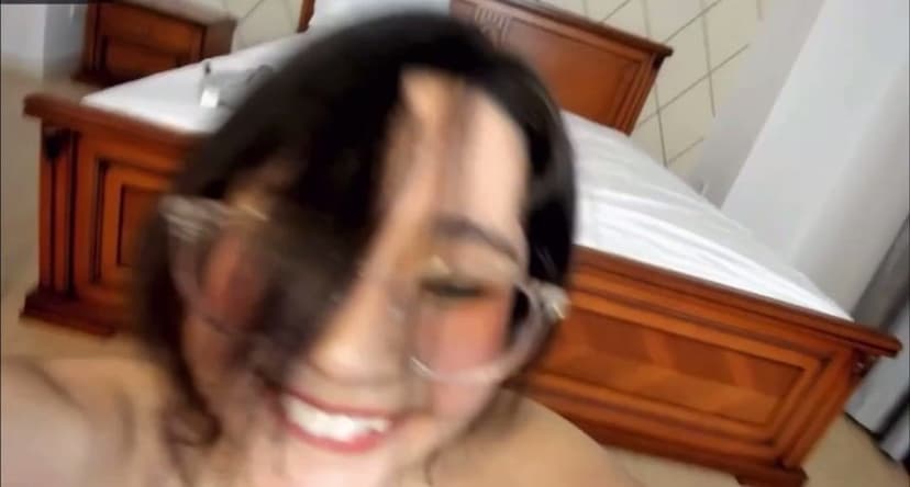Con đĩ dâm đãng thủ dâm gào thét vì sướng