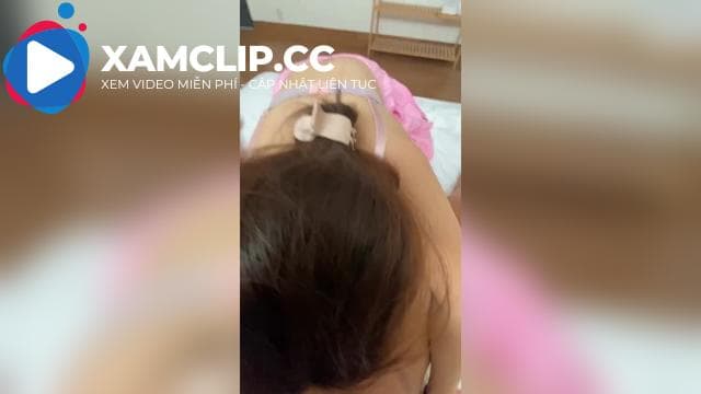 Cô bán bánh mì U40 hồi xuân sung sức tuyển gấp phi công trẻ