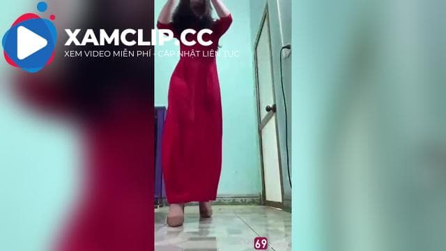 Cô giáo cấp 3 lén lút cùng phụ huynh