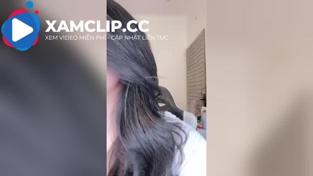 Idol Hot mà không chịu spa vòng 1 gì, cứ để 2 trái mướp dài ngoằng