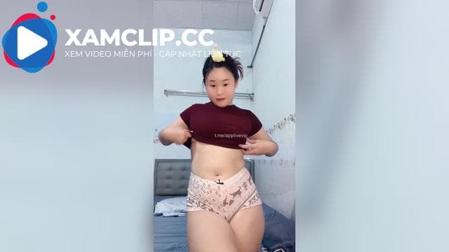 Linhv mặc quần đùi bó sát lộ mu rùa to vật vã