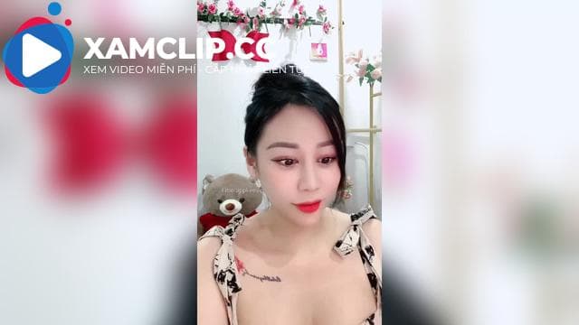 Idol Ni vú to ngon xinh đã quá Pepsi ơi!