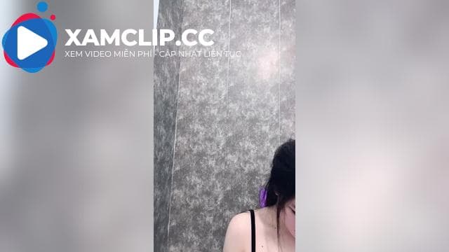 LLinh98 lắc đít quẩy tung nóc lấn át DJ Ngân 98