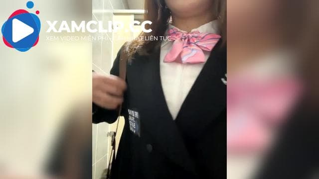 Em gái YOYO tự sử trong nhà vệ sinh