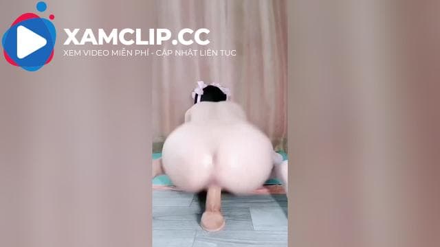 Idol Trung Quốc chịch cặc nhựa sướng quá đái cả vào màn hình