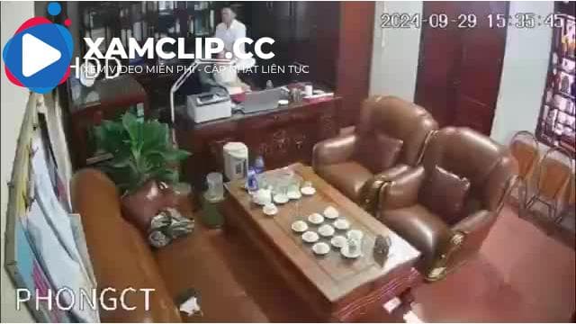 Lộ clip Hiệu trưởng ở Hải Hậu xàm sỡ với giáo viên ngay tại phòng làm việc