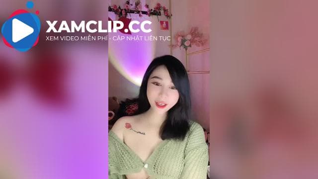 Là người yêu âm nhạc, tôi đặc biệt chú ý đến cặp loa của em này