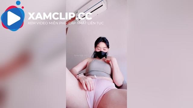Em Lệ LeHayDoi chubby mặc áo bó sát live khoe chiếc quần chun lòi khe